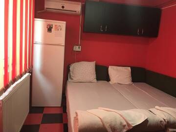 Фото номера Двухместный номер с 1 кроватью и собственной ванной комнатой Отель Hotel Continental г. Roşiori de Vede 2