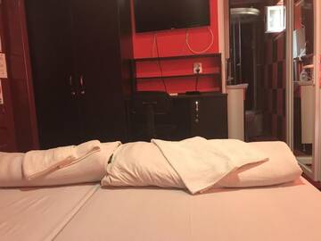 Фото номера Двухместный номер с 1 кроватью и собственной ванной комнатой Отель Hotel Continental г. Roşiori de Vede 6