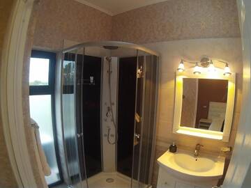 Фото номера Двухместный номер Делюкс с 1 кроватью и душем Отель Princess Ballroom г. Roşiori de Vede 6