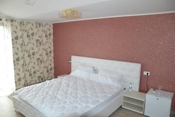 Фото номера Двухместный номер Делюкс с 1 кроватью и душем Отель Princess Ballroom г. Roşiori de Vede 5